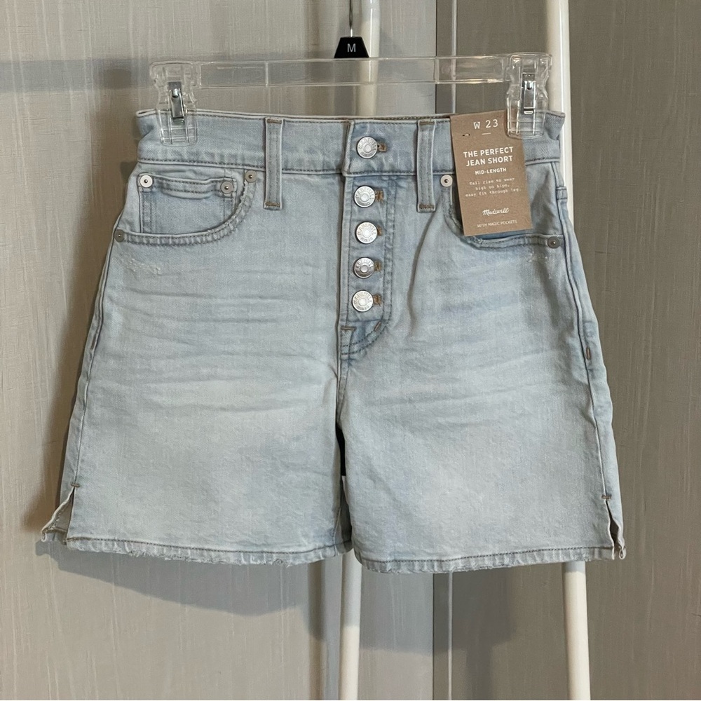 Madewell “The Perfect Jean Short” in light blue wash